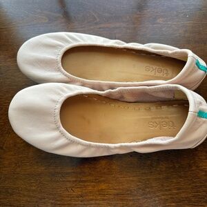 EUC ballerina pink tieks—size 8